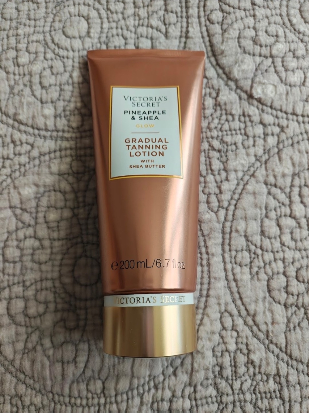 Victoria's Secret Pineapple & Shea Gradual Tanning Lotion - Rose Gold & Gold